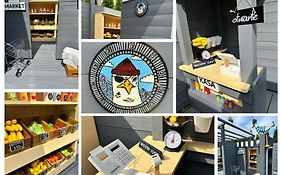 Willa Magnolia - pokoje i apartamenty - rowery - plac zabaw MONTESSORI - basen - pokój zabaw